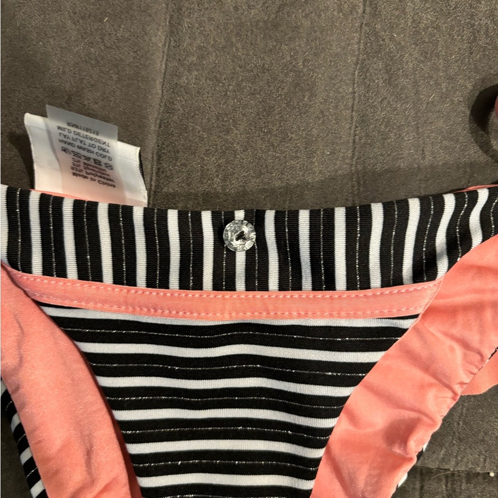 Beach bunny “streetcar named desire” bikini bottoms SIZE MEDIUM. Tie sides EUC - Picture 6 of 10